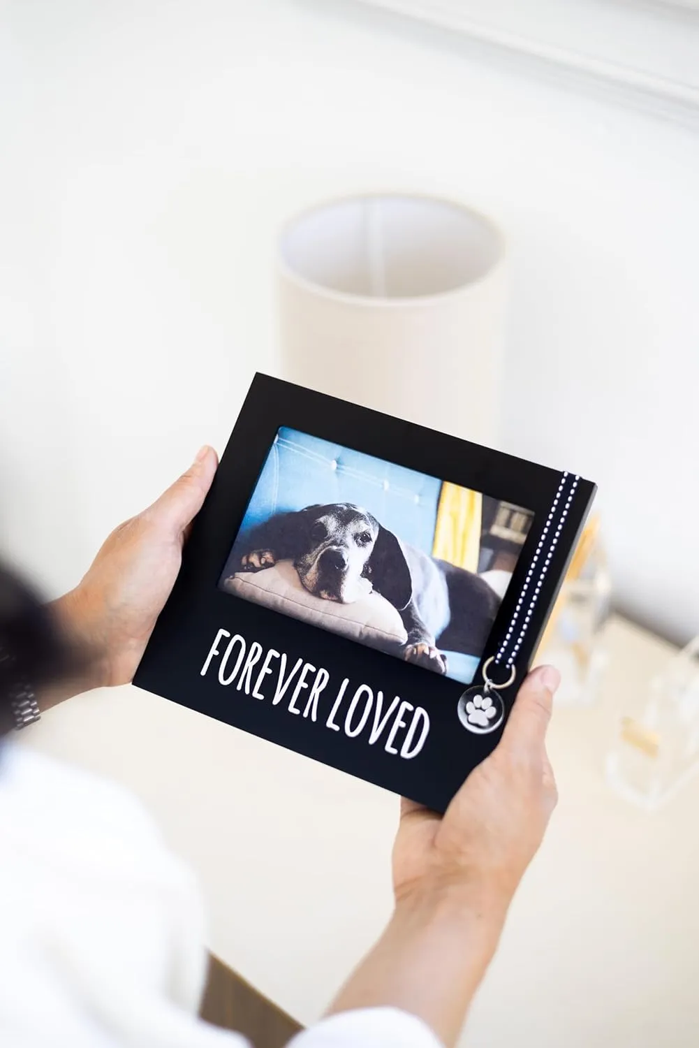 Pearhead Forever Loved Pet Keepsake Picture Frame, Photo Frame for Pet Owners and Dog Lovers, Ideal Memorial Gift for Loss of Dog and Pet Remembrance, Wall Mount And Tabletop Frame, Black